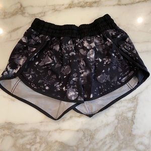 Lululemon tracker shorts